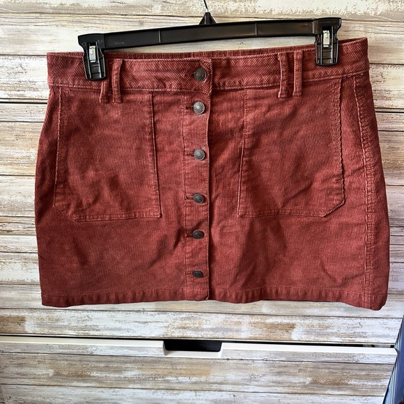 American Eagle Outfitters Dresses & Skirts - American Eagle Outfitters Rust Mini Corduroy Skirt
